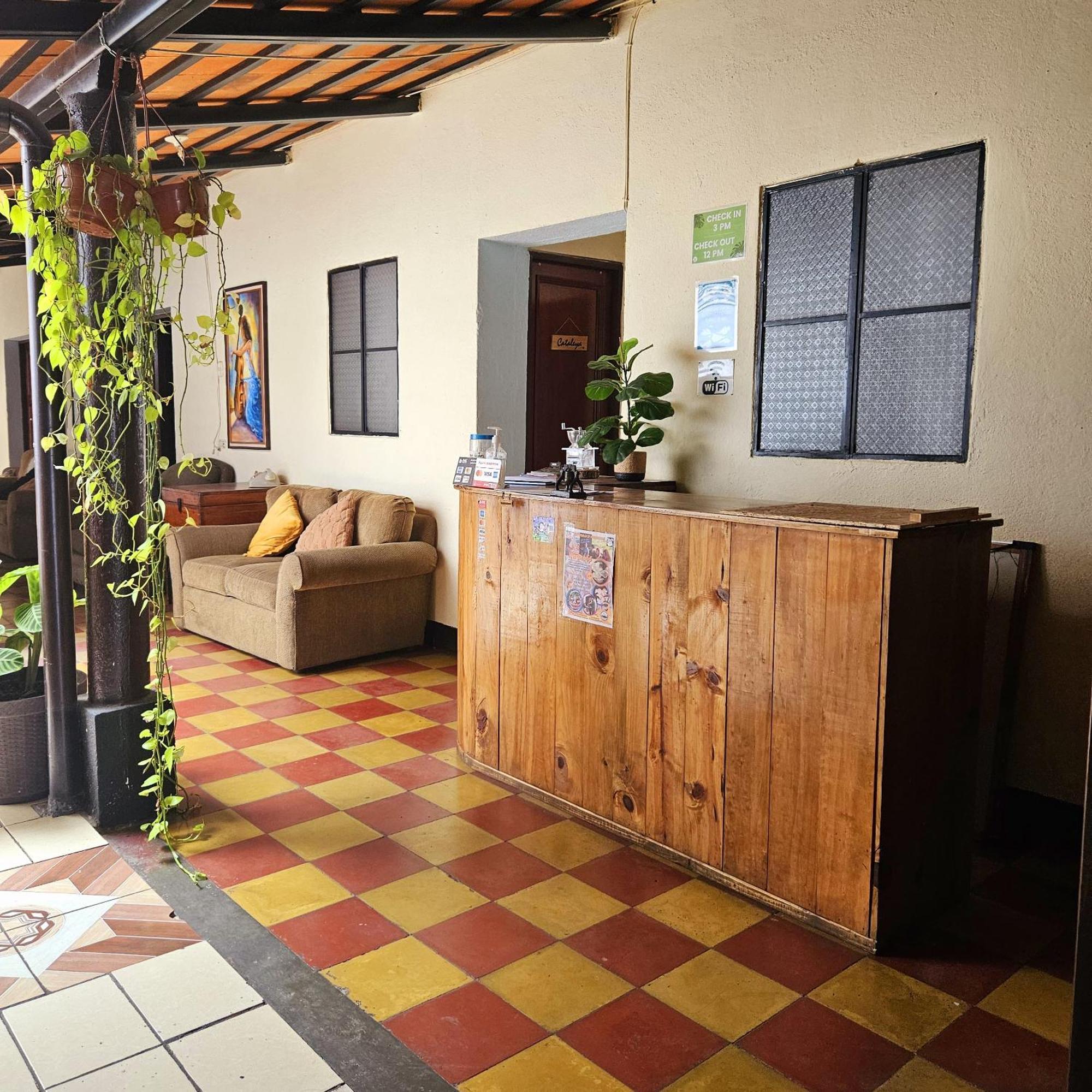 Cermeno'S House Hotel Antigua ภายนอก รูปภาพ