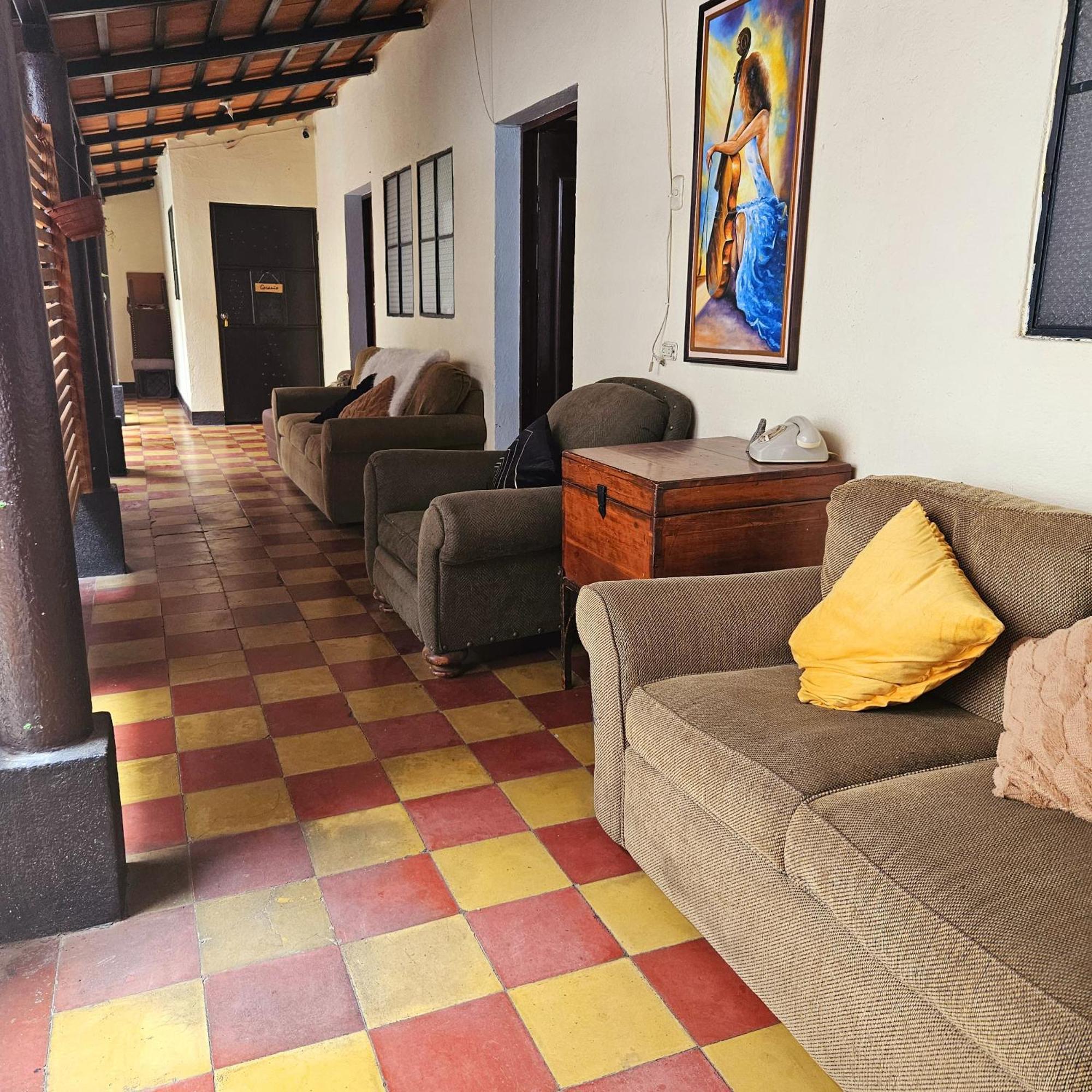 Cermeno'S House Hotel Antigua ภายนอก รูปภาพ