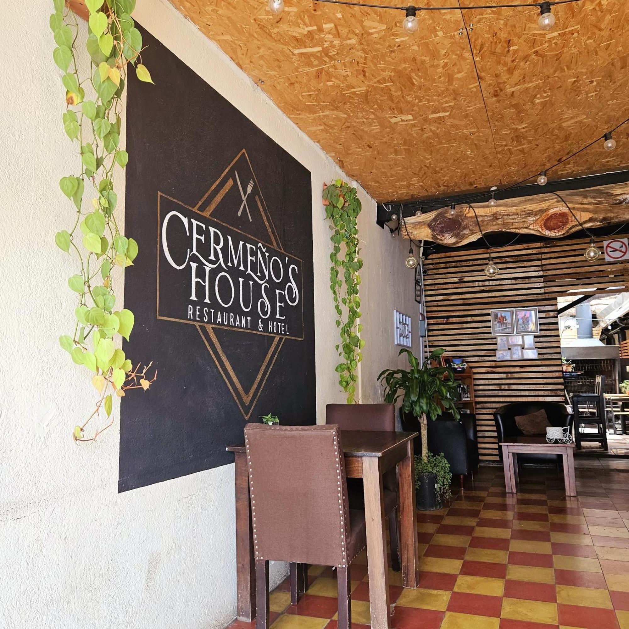 Cermeno'S House Hotel Antigua ภายนอก รูปภาพ