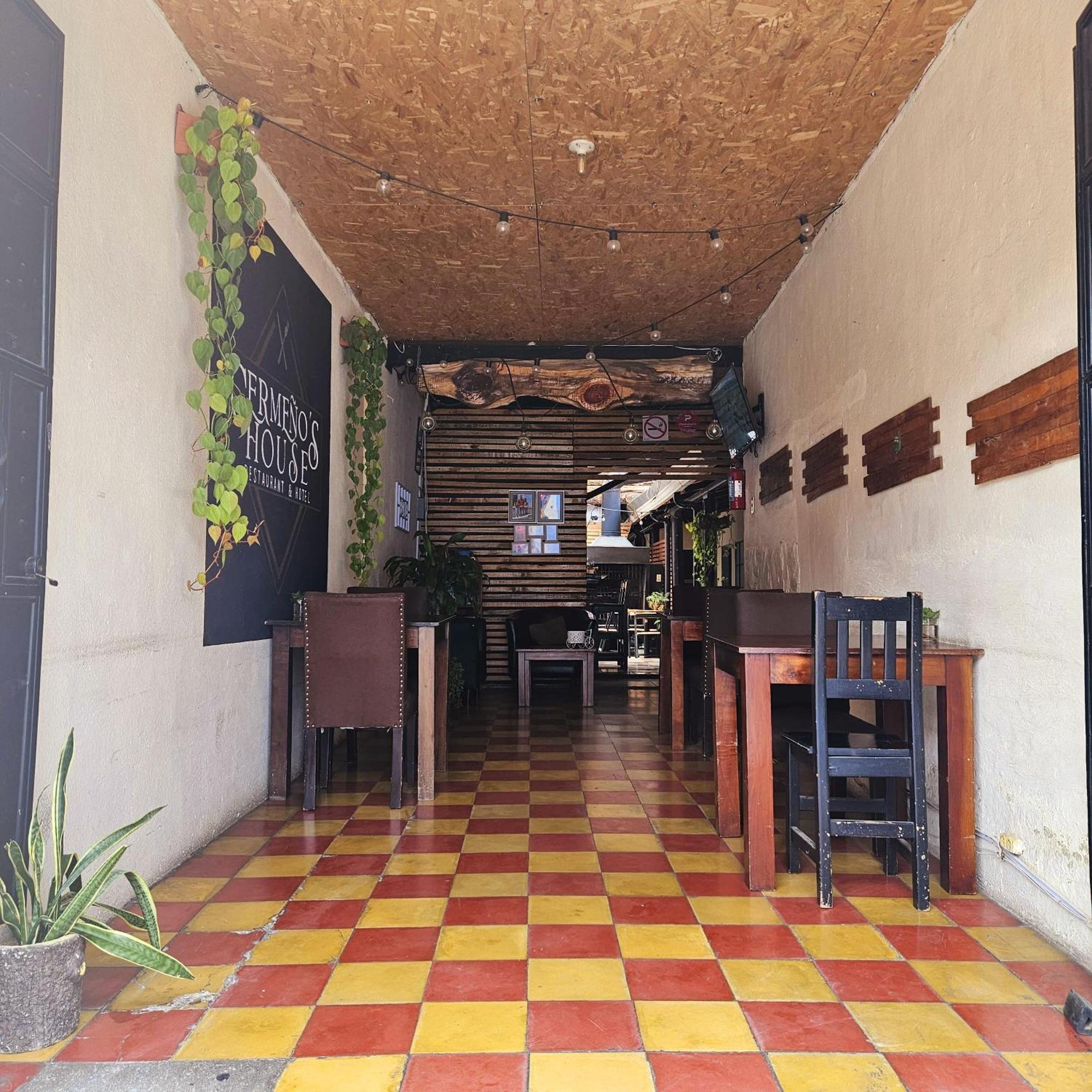 Cermeno'S House Hotel Antigua ภายนอก รูปภาพ