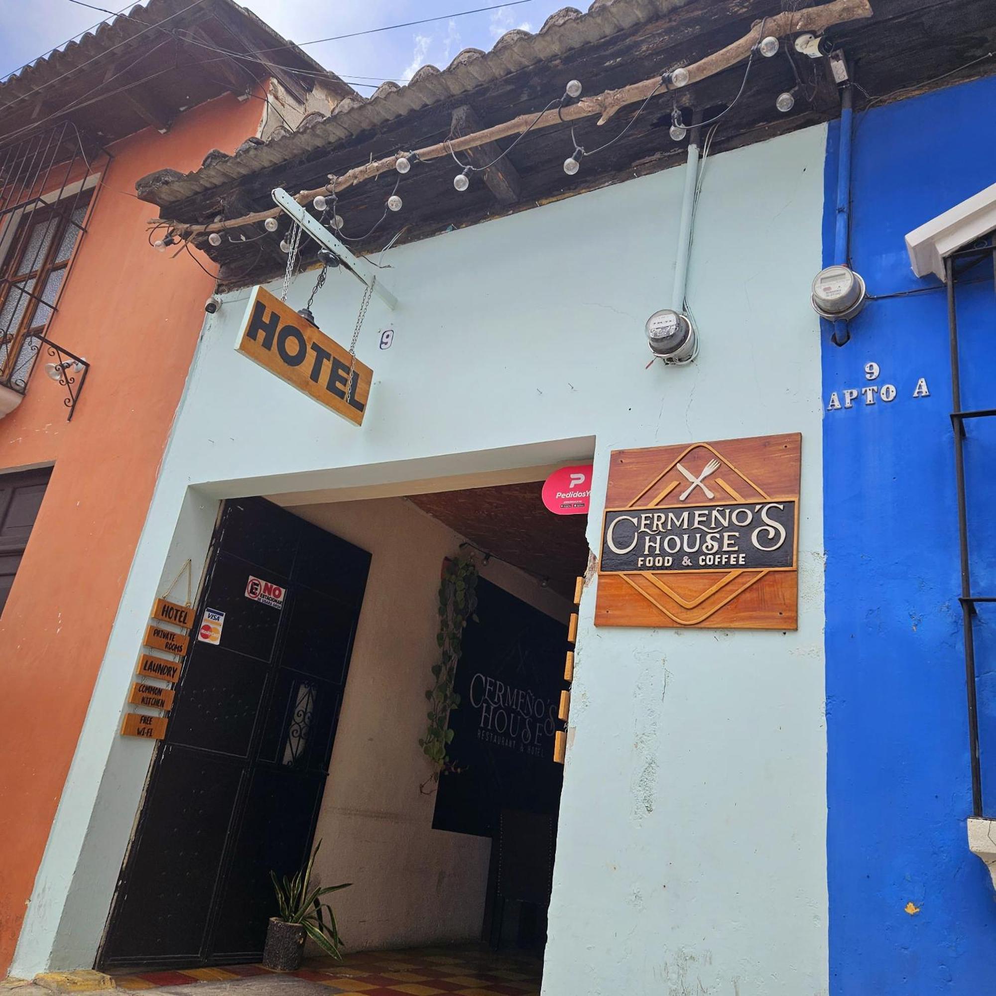 Cermeno'S House Hotel Antigua ภายนอก รูปภาพ