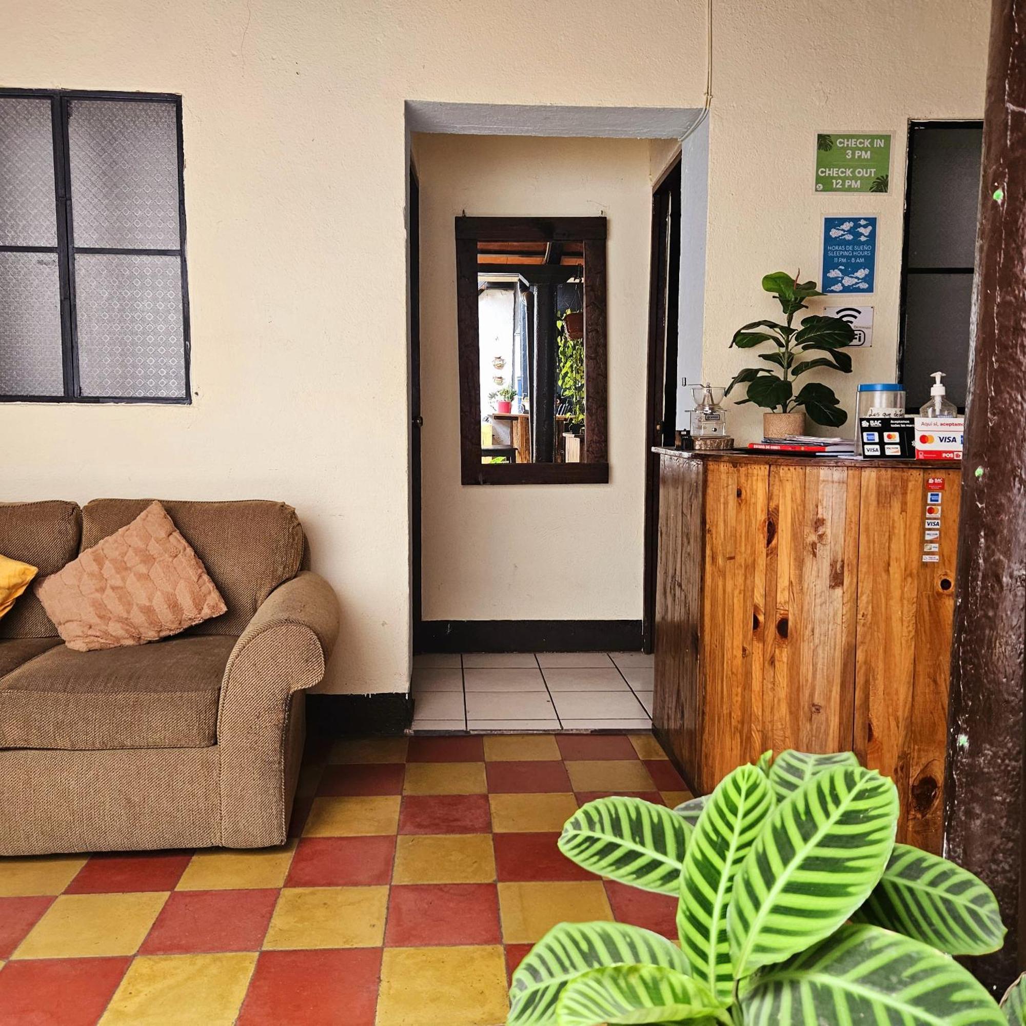 Cermeno'S House Hotel Antigua ภายนอก รูปภาพ