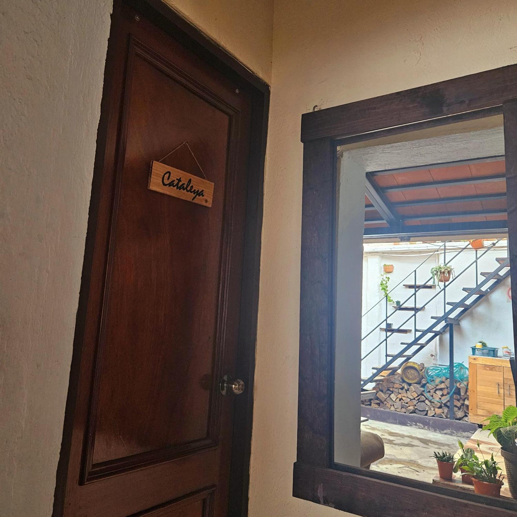 Cermeno'S House Hotel Antigua ภายนอก รูปภาพ