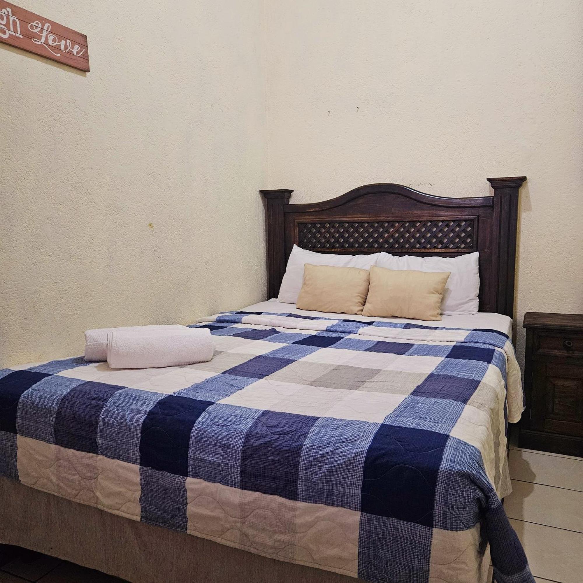 Cermeno'S House Hotel Antigua ภายนอก รูปภาพ