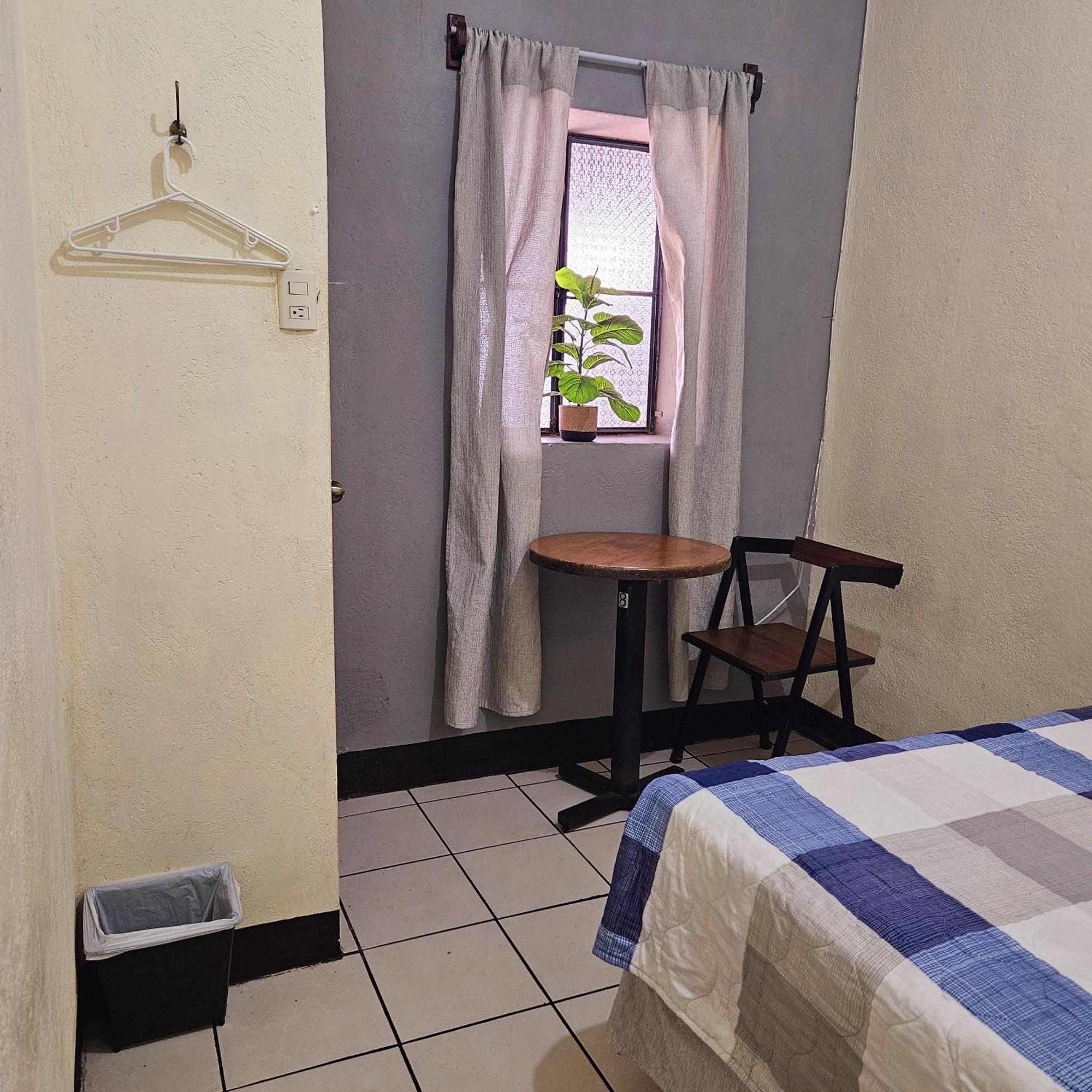 Cermeno'S House Hotel Antigua ภายนอก รูปภาพ