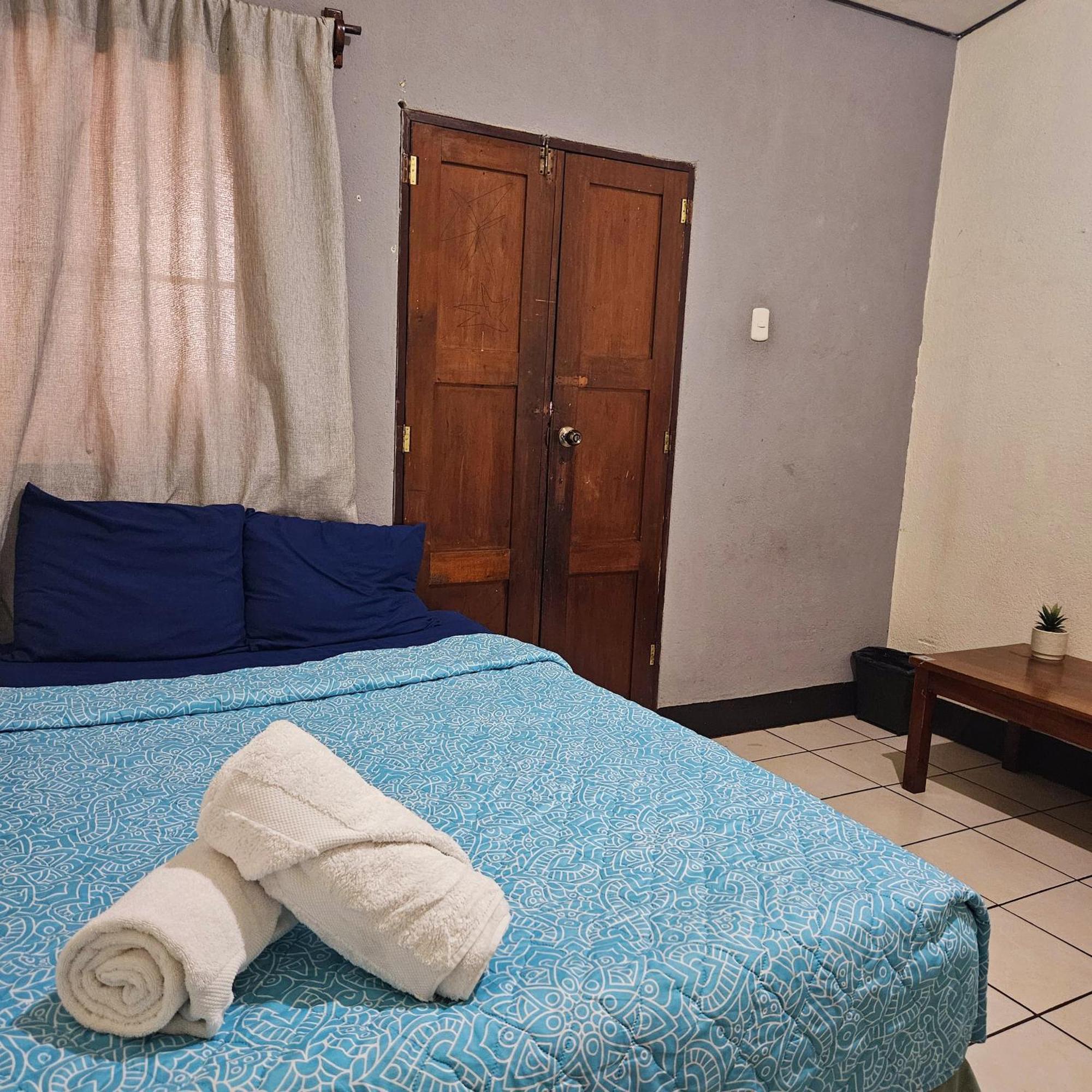 Cermeno'S House Hotel Antigua ภายนอก รูปภาพ