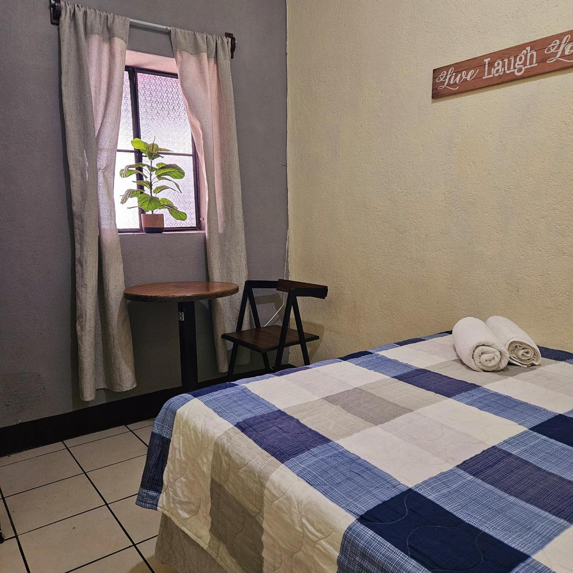 Cermeno'S House Hotel Antigua ภายนอก รูปภาพ
